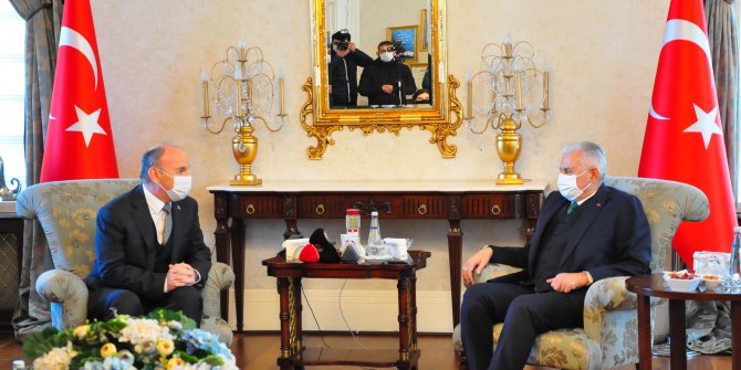 Binali Yıldırım, Manisa Valisi Karadeniz'i ziyaret etti