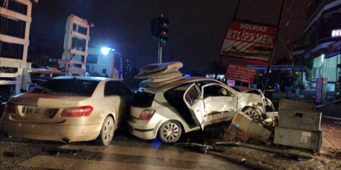 Konya'da iki otomobilin çarpıştı
