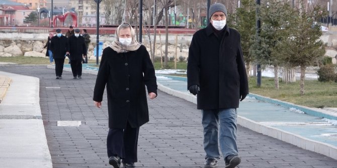 Batı’da kar çilesi, Van’da yalancı bahar sefası