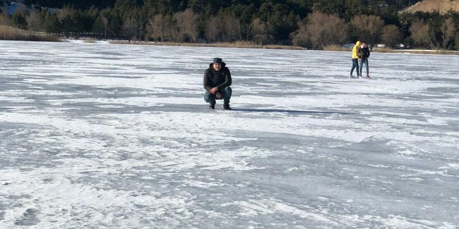 Simav'da soğuk hava gölü dondurdu