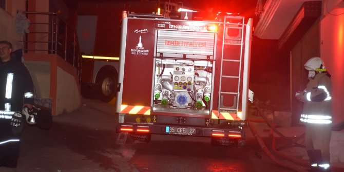 Şarj aleti tutuştu; çıkan yangında 1'i bebek 4 kişi dumandan etkilendi