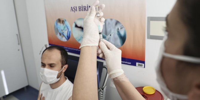 Sağlık çalışanlarına yönelik ilk doz aşılamada sona gelindi
