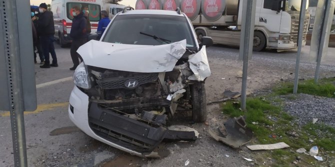 Otomobil ile minibüs çarpıştı: 7 yaralı