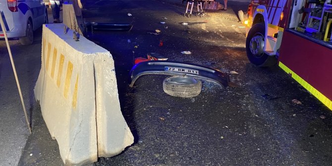 Tuzla'da otomobil beton bariyere çarpıp takla attı; 1 ölü