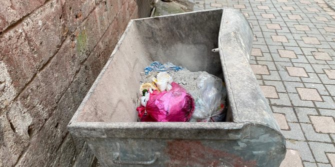 Diyarbakır'da, çöp konteynerinde yeni doğmuş kız bebek ölü bulundu