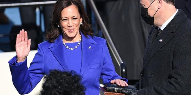 ABD'nin ilk kadın başkan yardımcısı Kamala Harris göreve başladı