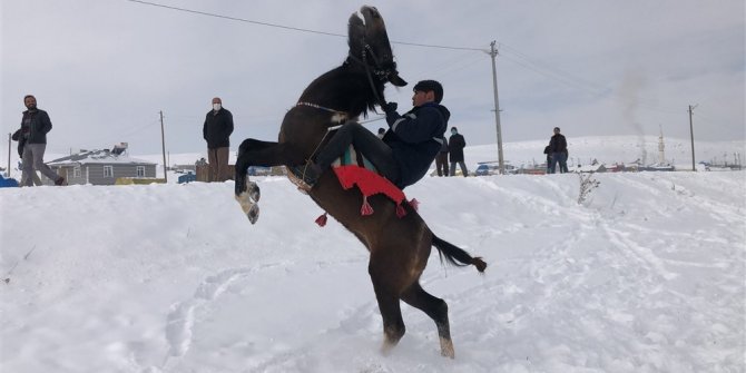 30 santimetre karda cirit şovu
