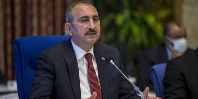 Bakan Gül: Adalet Bakanının hakim, savcı cübbesi yoktur