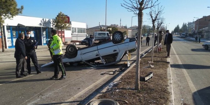 Takla atan otomobilden hafif sıyrıklarla kurtuldular