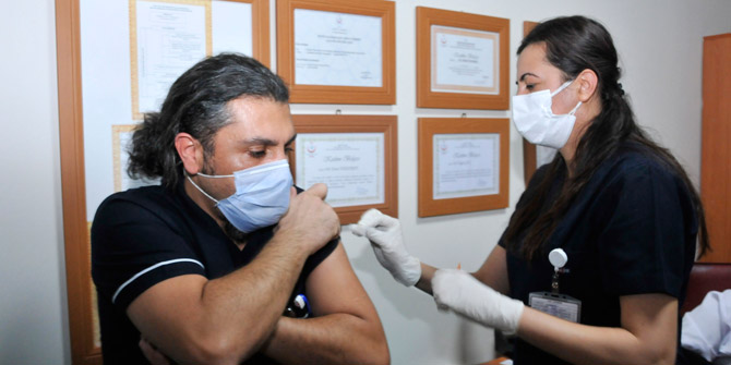 Selçuk Tıp’ta 2 bin 180 sağlık çalışanı aşı oldu
