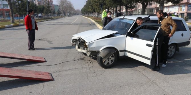 Görev yerine giden polis, trafik kazasında ağır yaralandı