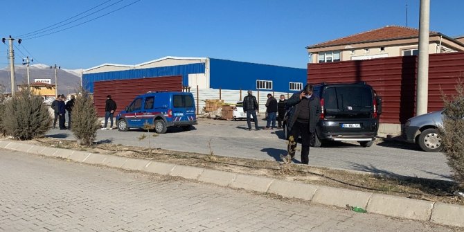 Hurda otomobili parçalarken patlama oldu: 1 ölü