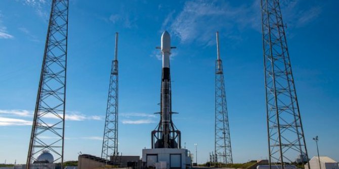 SpaceX’in tek seferde 143 uydu gönderme görevi ertelendi
