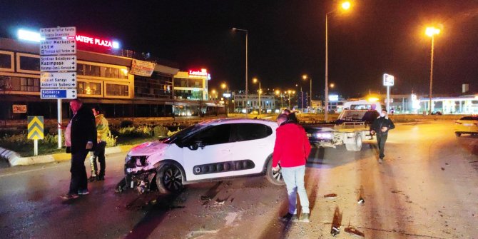 Refüje çarpıp, takla atan otomobilin sürücüsü yaralandı