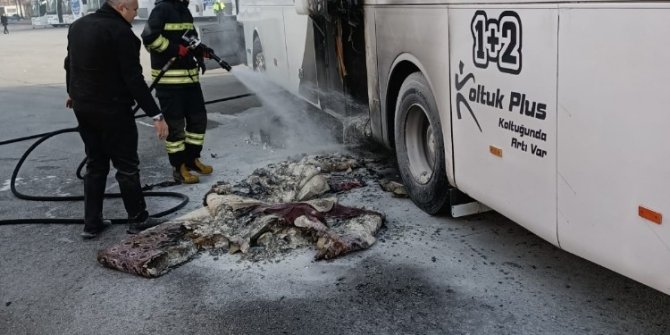 Konya otogarda park halindeki otobüs yandı