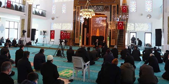 Elazığ depreminde hayatını kaybedenler için mevlit okutuldu