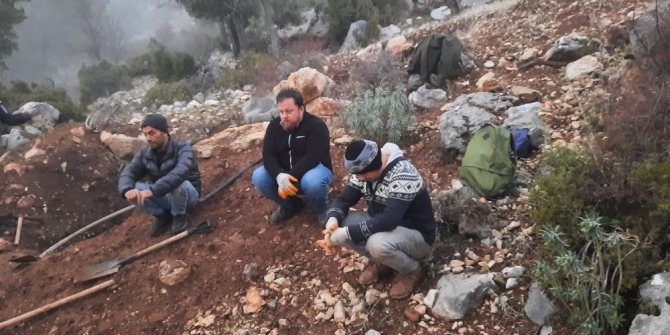Jandarmadan kısıtlama saatinde kaçak kazıya suçüstü