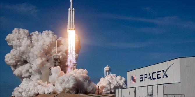 SpaceX uzaya tek seferde 143 uydu fırlattı