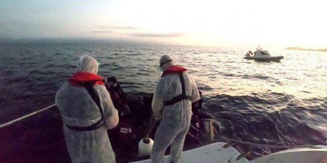 Su alan teknedeki 16 düzensiz göçmen kurtarıldı