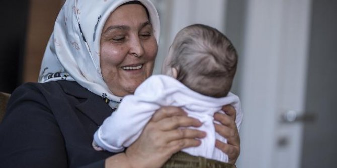 53 yaşındaki Milletvekili Habibe Öçal, 3 aylık bebeğe koruyucu anne oldu