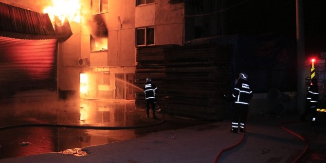 Mobilya atölyesinde çıkan yangın korkuttu