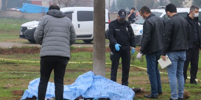 Aydınlatma direğine dayalı vaziyette ölü bulundu