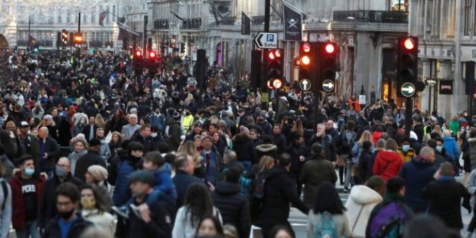 İngiltere’de salgından ölenlerin sayısı 100 bini geçti