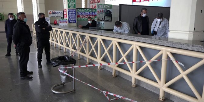 Otobüs terminalinin kullanılmayan bilet gişesi altında ölü bulundu