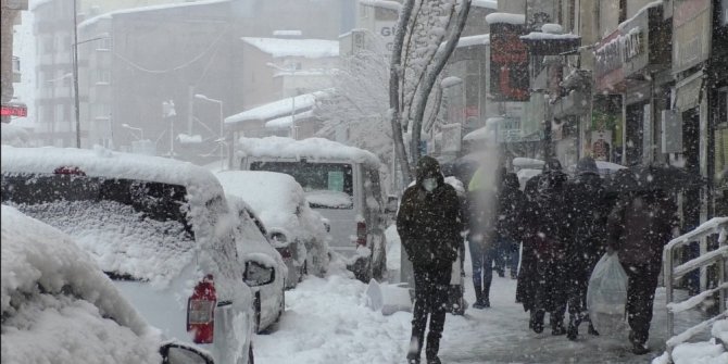 Hakkari’de onlarca köy yolu yeniden ulaşıma açıldı