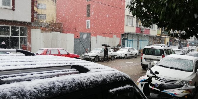 Balıkesir ve ilçelerinde kar yağışı başladı