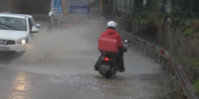 Maltepe'de göle dönen yollarda sürücülerin zor anları