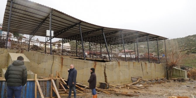 Manisa’da düğün salonu yağmur nedeniyle çöktü