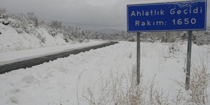 Beypazarı'nda karla mücadele çalışmaları devam ediyor