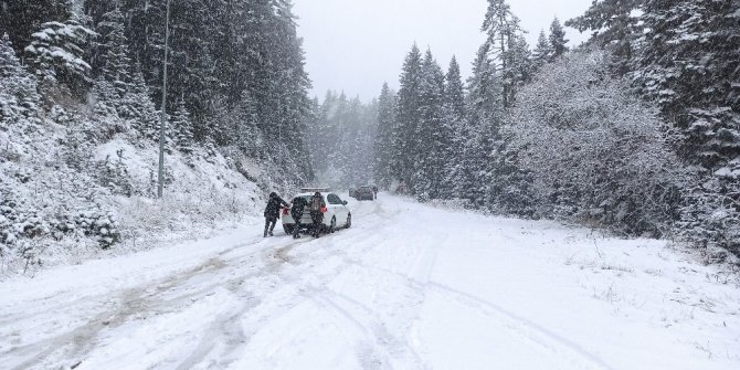 Ilgaz Dağı’nda beklenen kar yağışı başladı