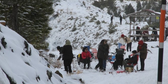 Fethiye’nin yüksek kesimlerine yılın ilk karı düştü