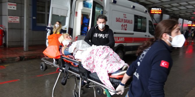 Eşi evi terk edince kayınvalidesini bıçakladı