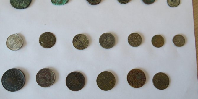 Eskişehir’de baskın yapılan evde 19 sikke ele geçirildi