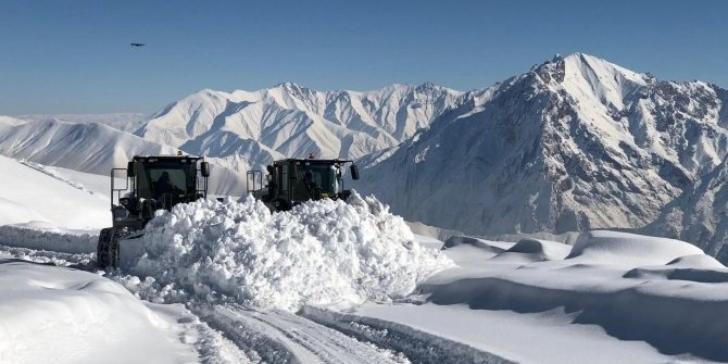 Hakkari’de 234 yerleşim yerinin yolu ulaşıma kapandı