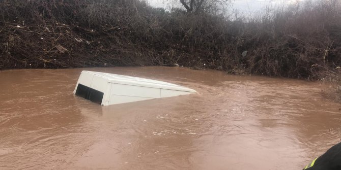 Çayda bulunan panelvan minibüsün sürücüsü için arama çalışması başlatıldı