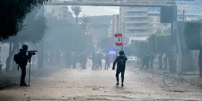 Lübnan'da devam eden gösterilerde 100'den fazla kişi yaralandı