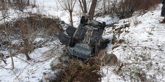 Takla atan otomobilde 4 kişi yaralandı
