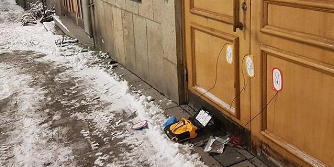 İsveç'te camide bomba paniği: Bomba düzeneğine benzer kutu bulundu