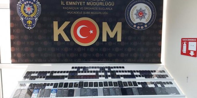 Gümrük kaçağı 548 cep telefonu ele geçirildi