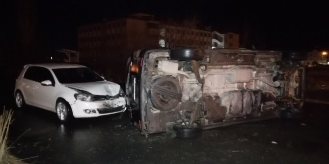 Aksaray’da 3 aracın karıştığı kazada 2 kişi yaralandı
