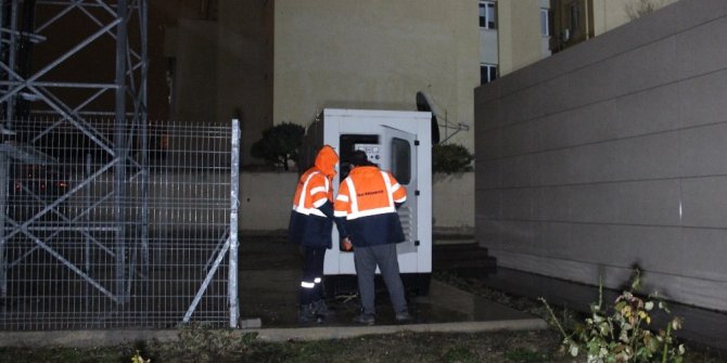 Karaman’da 112 Çağrı Merkezi’nin üzerine yıldırım düştü