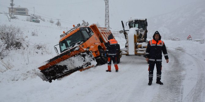 Tunceli'de 250 köy yolu kardan kapandı