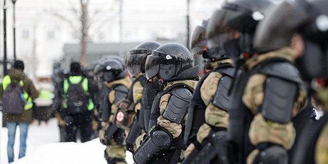Rusya'da göstericiler Navalnıy'ın tutuklanmasını protesto etmek için tekrar sokakta
