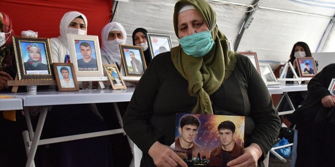 Diyarbakır'daki evlat nöbetine bir aile daha katıldı