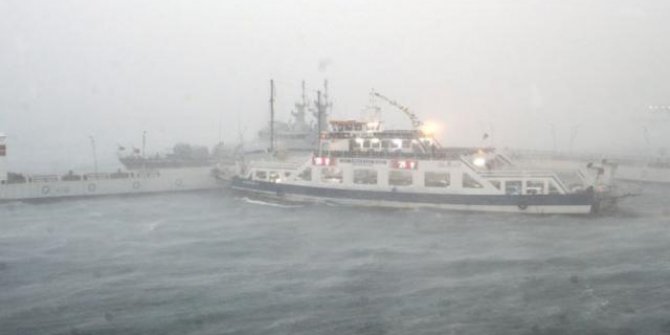 Çanakkale Boğazı gemi geçişlerine kapatıldı