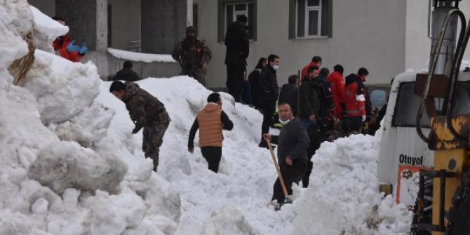 Bitlis'te tonlarca karın altından çıkarılan çocuklar o anları anlattı